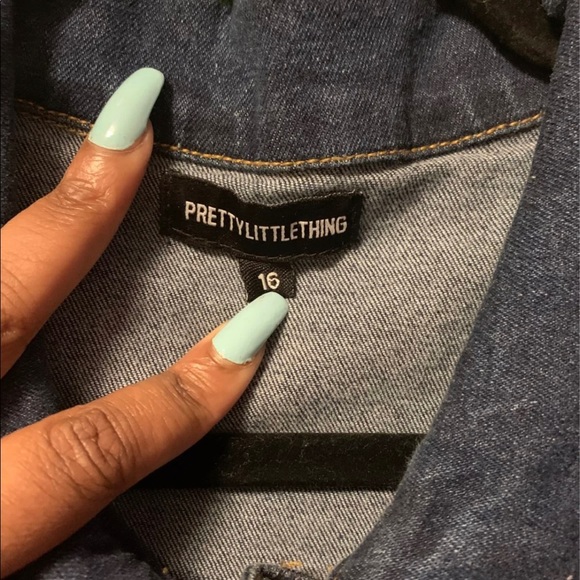 Prettylittlething PLUS Mid Blue Wash Denim Zip Front Jumpsuit - Picture 3 of 4